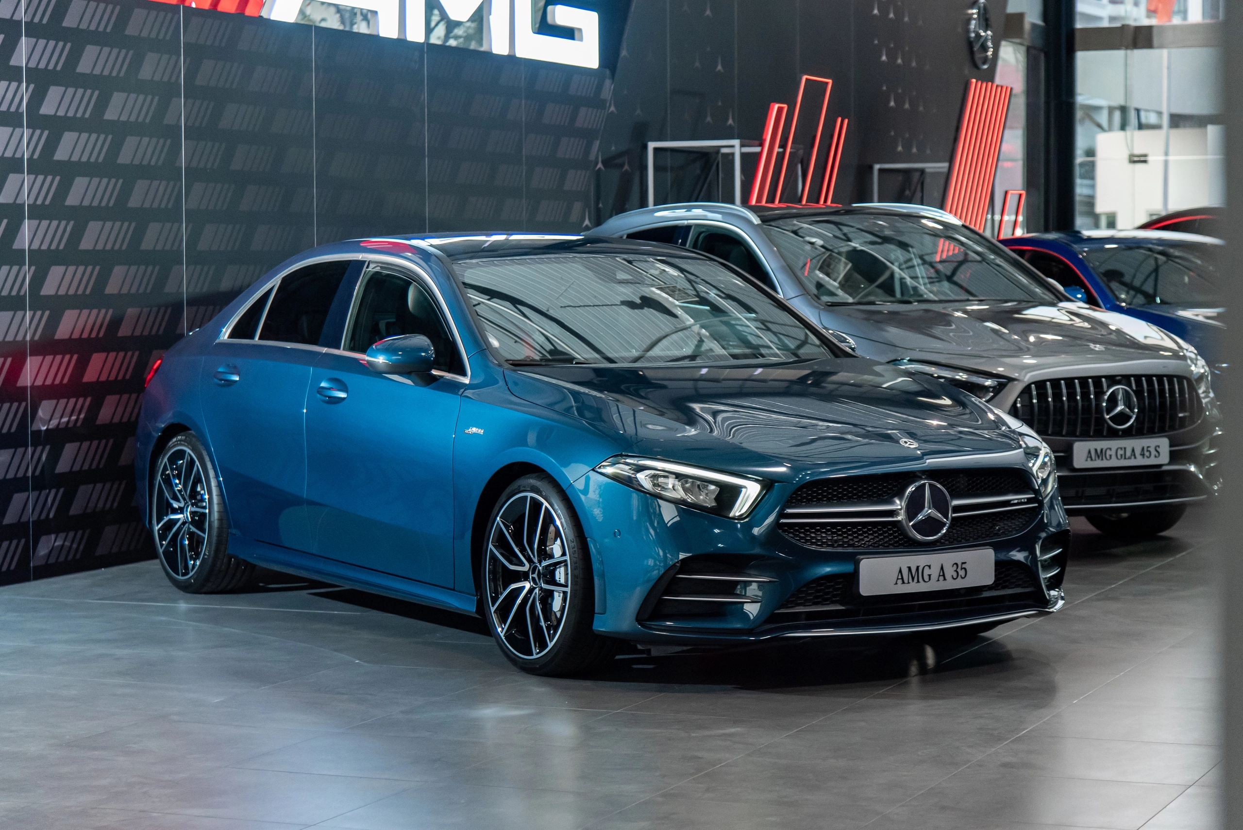 mercedes-amg-chinh-hang-79-1715179539177856644174